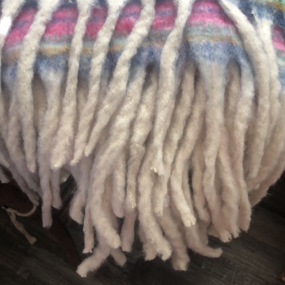 Perfect Throw For Dorm Room! - Picture 3 of 5